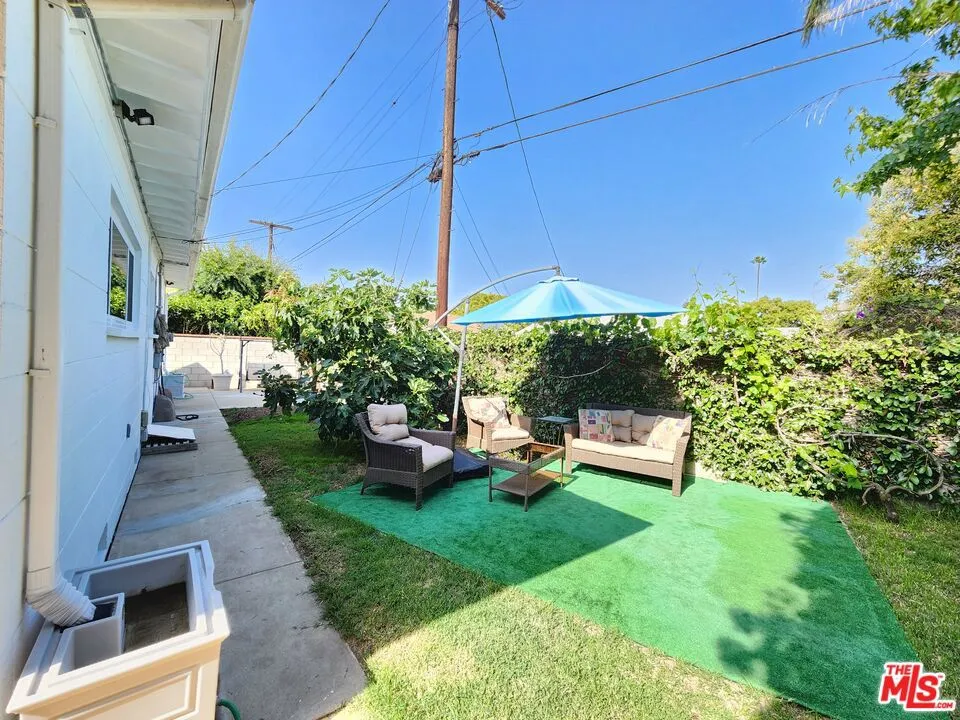 8130 Grimsby Avenue, Los Angeles, California 90045 home-pic-31