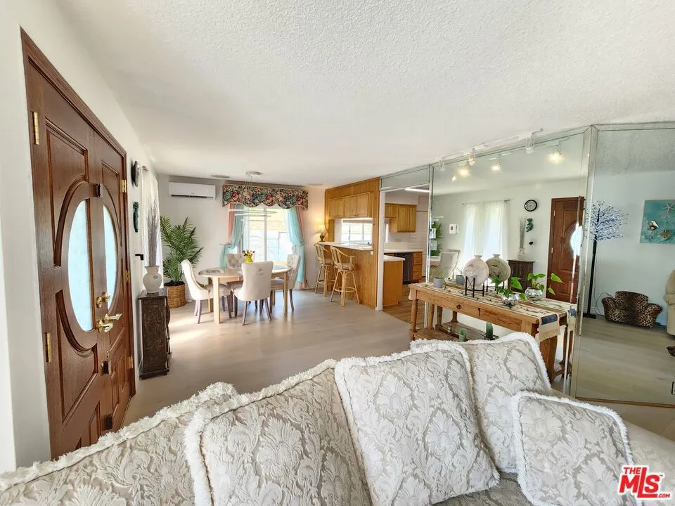 8130 Grimsby Avenue, Los Angeles, California 90045 home-pic-6