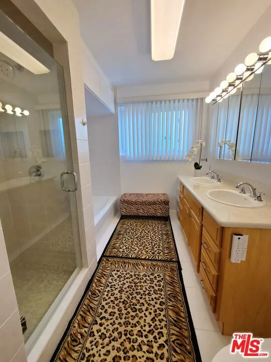 8130 Grimsby Avenue, Los Angeles, California 90045 home-pic-26
