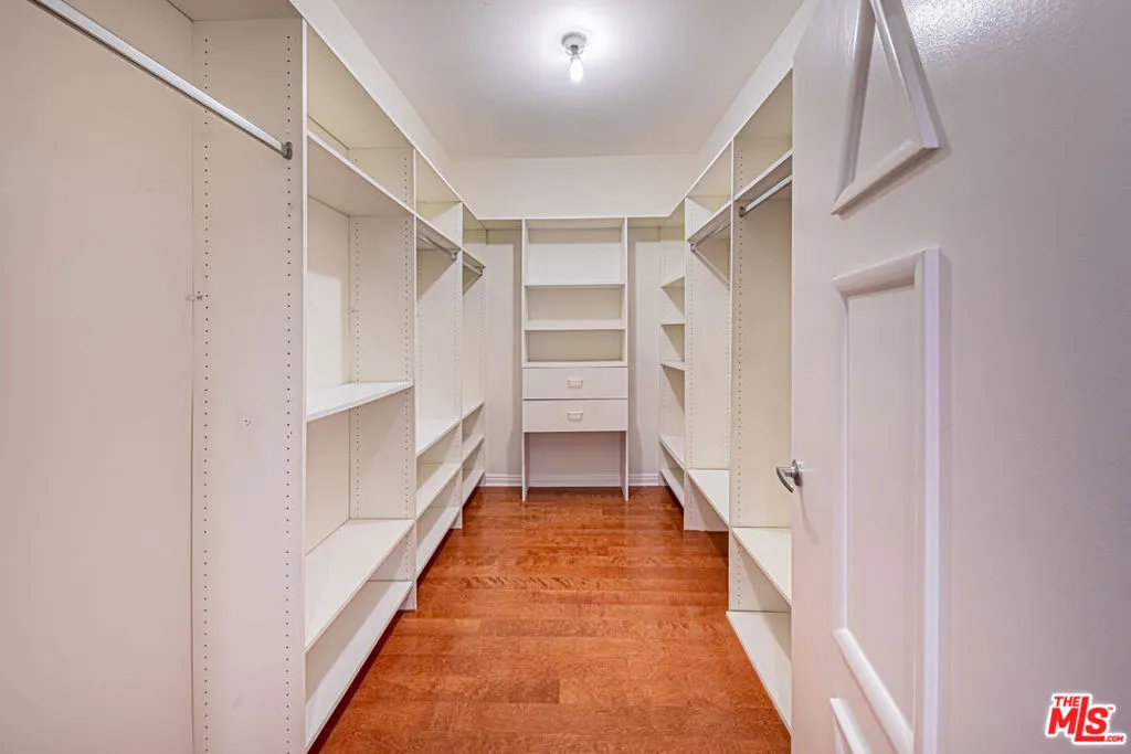 326 Westminster Avenue 201, Los Angeles, California 90020 home-pic-7