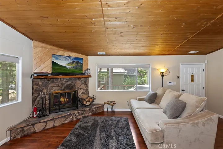 248 Maple Lane, Sugarloaf, California 92386