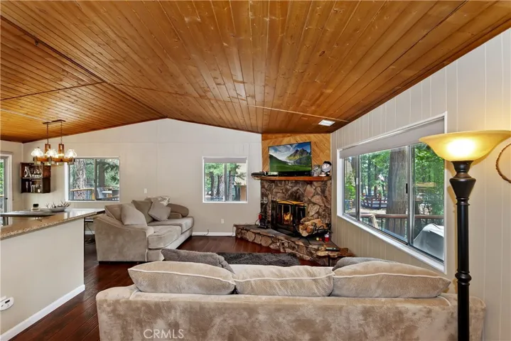 248 Maple Lane, Sugarloaf, California 92386