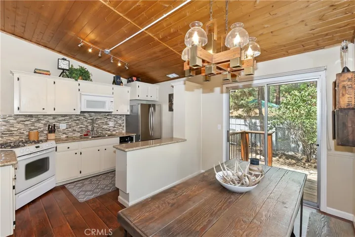 248 Maple Lane, Sugarloaf, California 92386