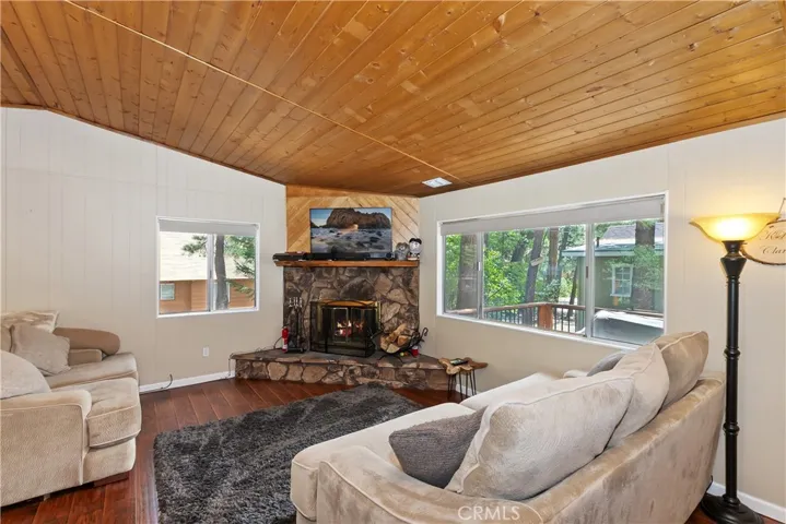 248 Maple Lane, Sugarloaf, California 92386
