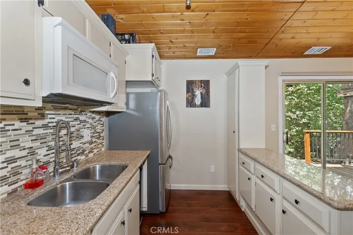 248 Maple Lane, Sugarloaf, California 92386
