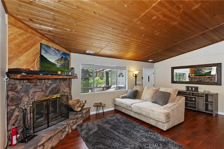 248 Maple Lane, Sugarloaf, California 92386