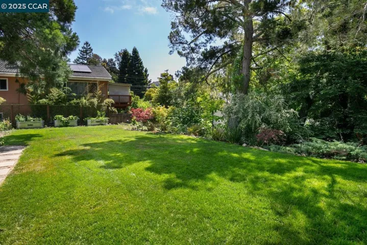 4222 Aberfoil Ave, Oakland, California 94605