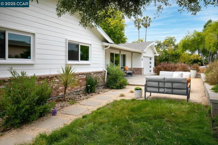 4222 Aberfoil Ave, Oakland, California 94605