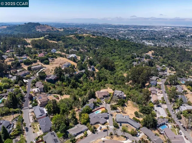 4222 Aberfoil Ave, Oakland, California 94605