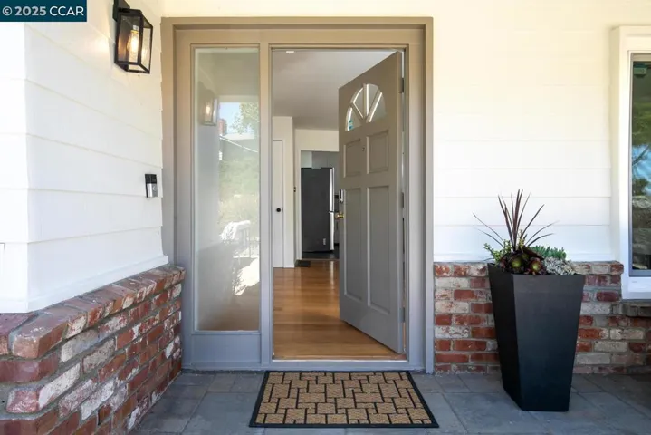 4222 Aberfoil Ave, Oakland, California 94605
