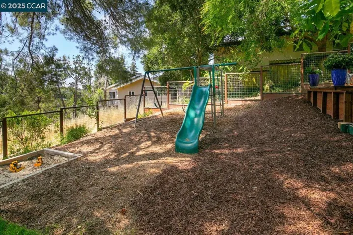 4222 Aberfoil Ave, Oakland, California 94605