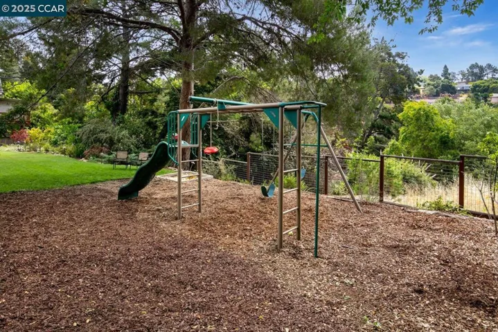 4222 Aberfoil Ave, Oakland, California 94605