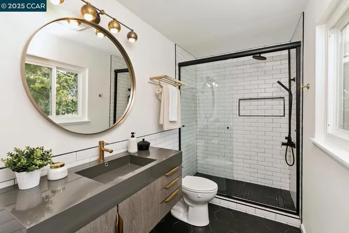 4222 Aberfoil Ave, Oakland, California 94605