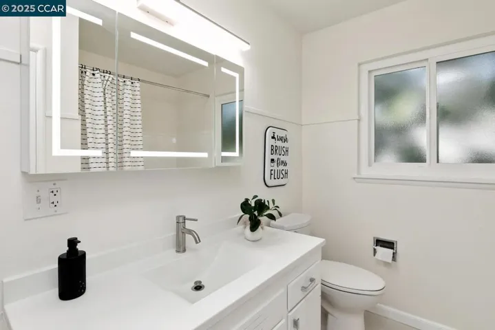 4222 Aberfoil Ave, Oakland, California 94605