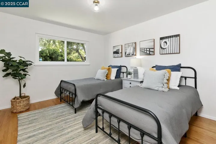 4222 Aberfoil Ave, Oakland, California 94605