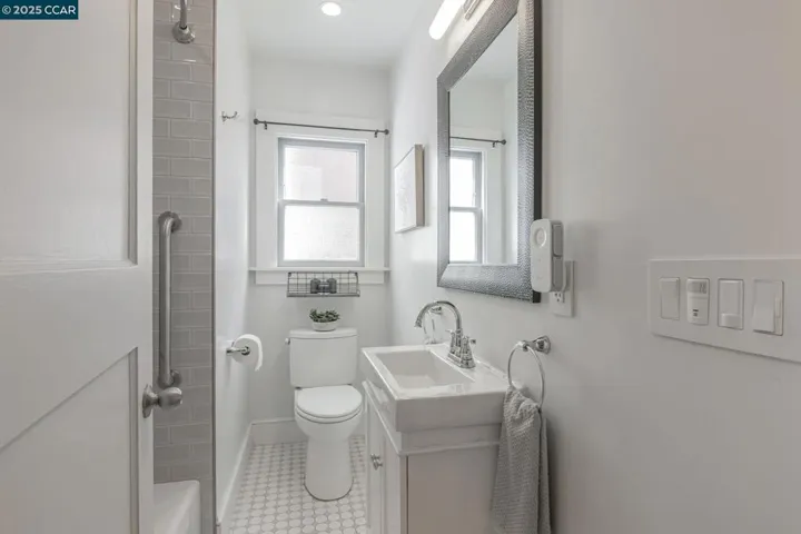 2600 8th Ave, Oakland, California 94606