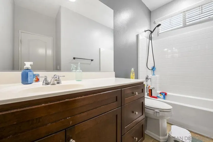 2928 Burnet Dr, Escondido, California 92027