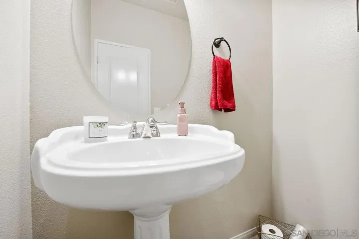 2928 Burnet Dr, Escondido, California 92027
