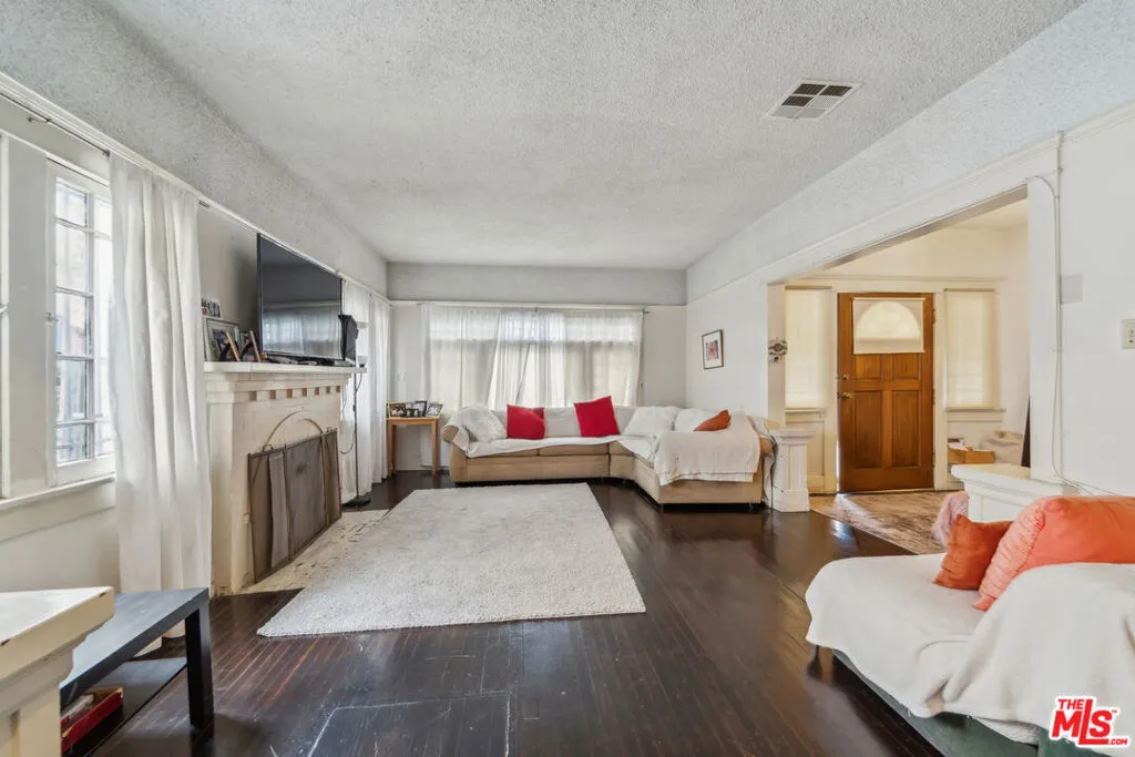 1946 S La Salle Avenue, Los Angeles, California 90018 home-pic-2