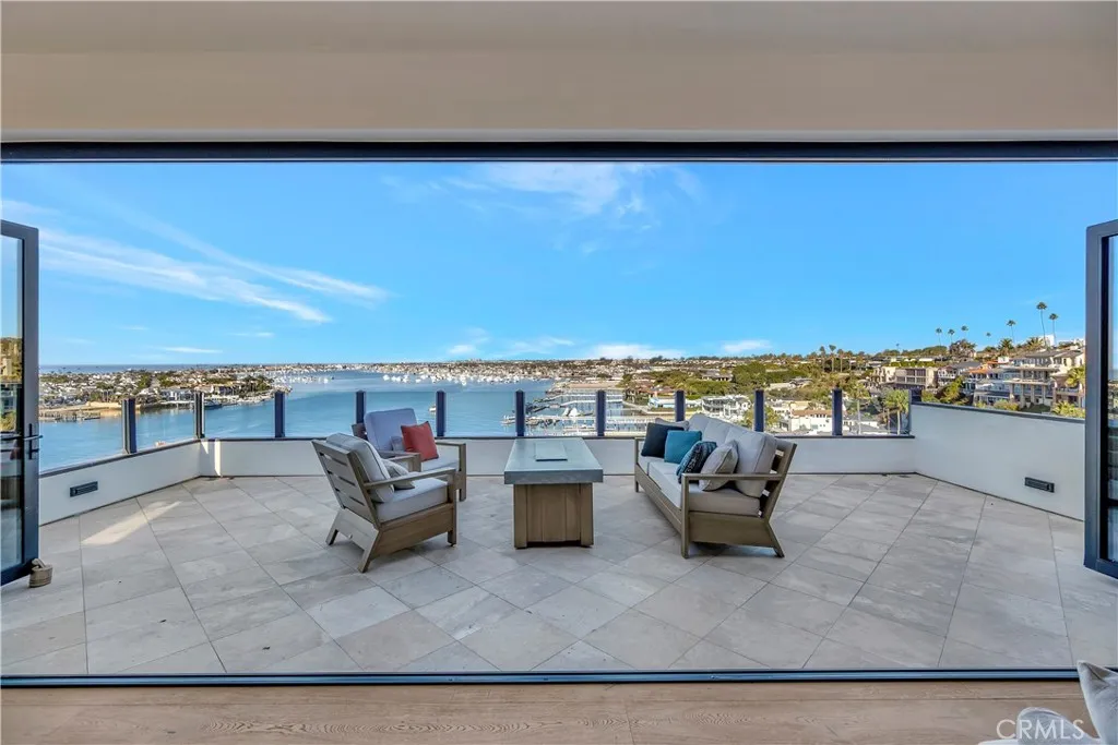 221 Carnation Avenue, Corona Del Mar, California 92625, 3 Bedrooms Bedrooms, ,4 BathroomsBathrooms,Residential,For Sale,Carnation,OC25112206