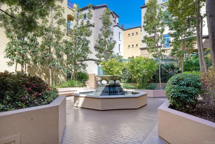 Laurel Bay Courtyard
