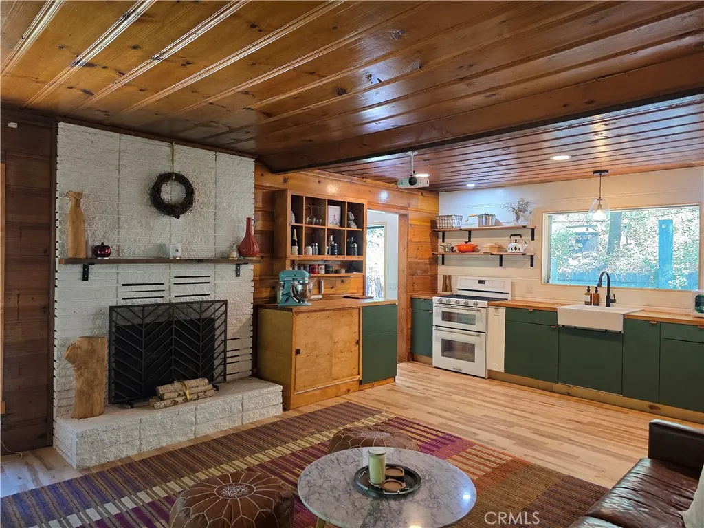 606 Crest Estates Drive, Lake Arrowhead, California 92352 home-pic-7