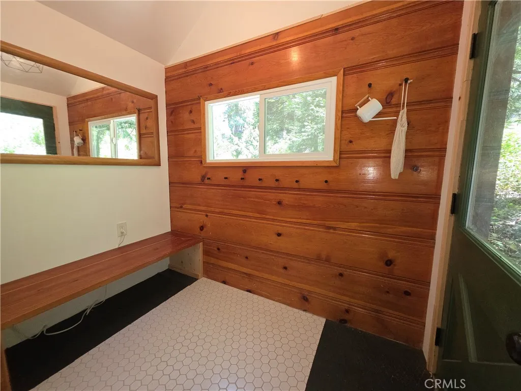 606 Crest Estates Drive, Lake Arrowhead, California 92352 home-pic-3