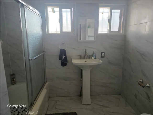 7047 3rd Avenue, Los Angeles, California 90043