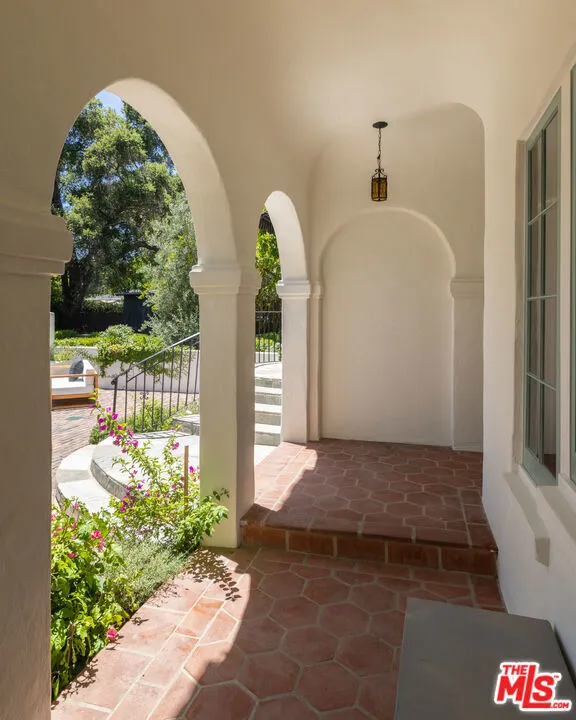 205 S Lomita Avenue, Ojai, California 93023 home-pic-13