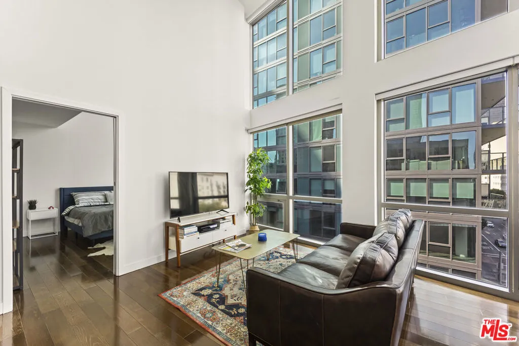 901 S Flower Street 700, Los Angeles, California 90015 home-pic-5