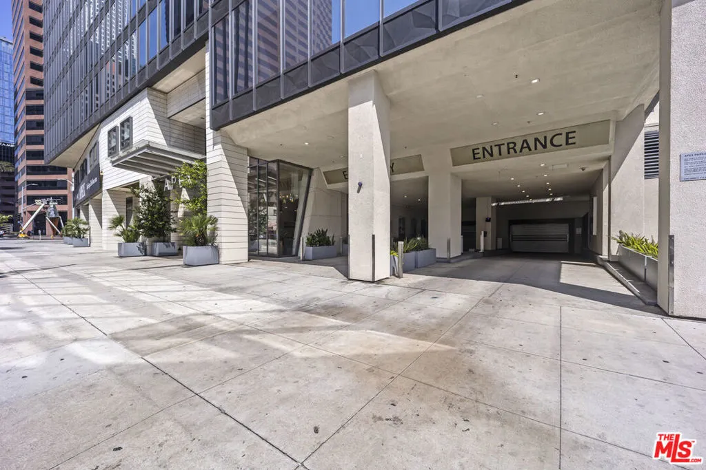 901 S Flower Street 700, Los Angeles, California 90015 home-pic-52