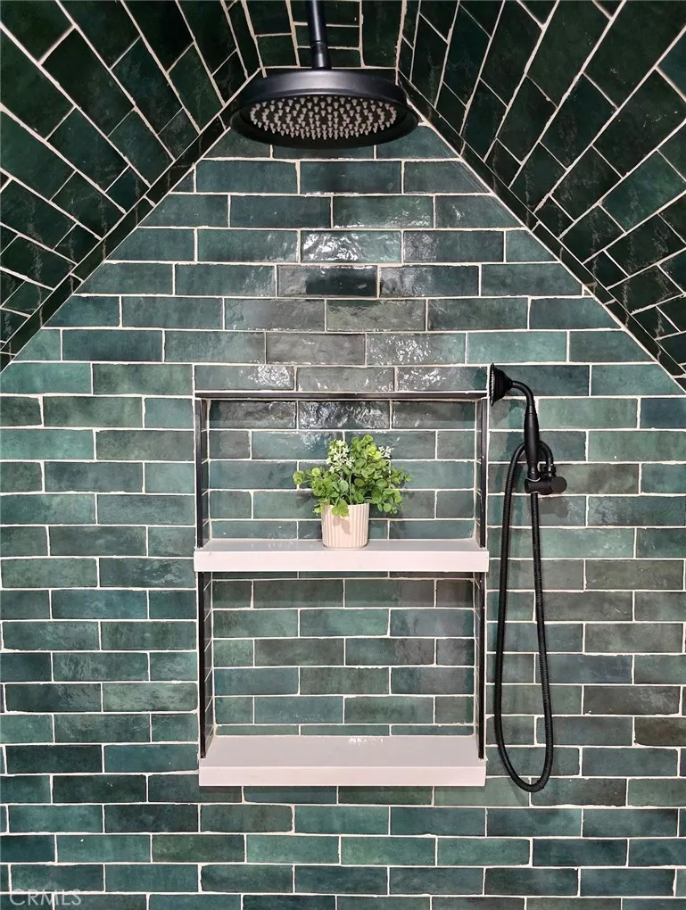 585 Arrowhead Villa Road, Lake Arrowhead, California 92352 home-pic-9