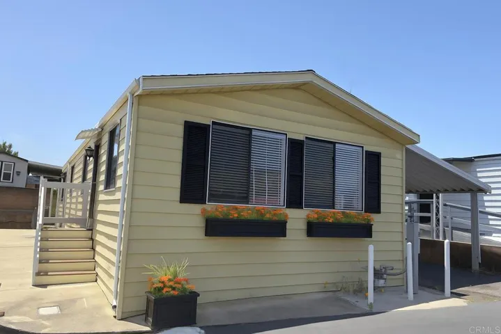 Cheerful yellow with virtual planters and shutters