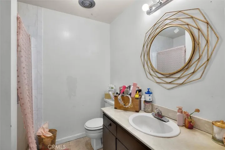 Unit A: Bathroom