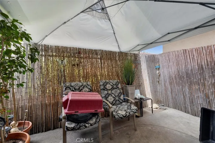 Unit B: Private patio