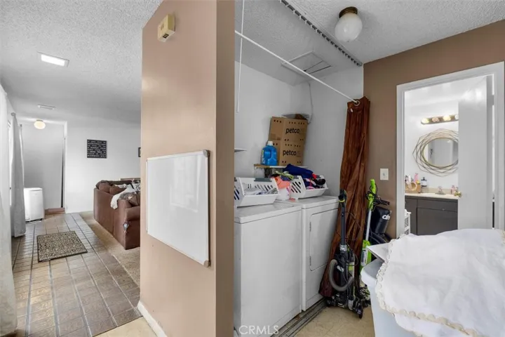 Unit A: Laundry in unit