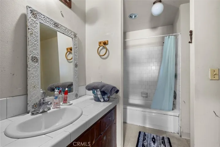Unit D: Bathroom