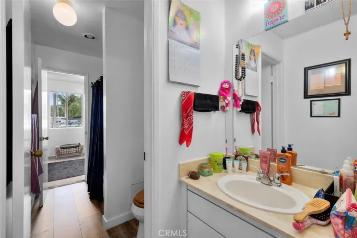Unit B: Bathroom