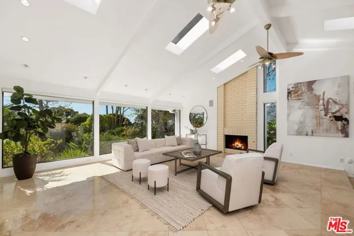 29417 Bluewater Road, Malibu, California 90265
