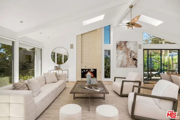 29417 Bluewater Road, Malibu, California 90265