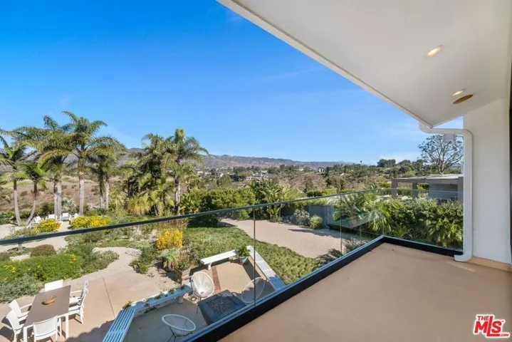 29417 Bluewater Road, Malibu, California 90265
