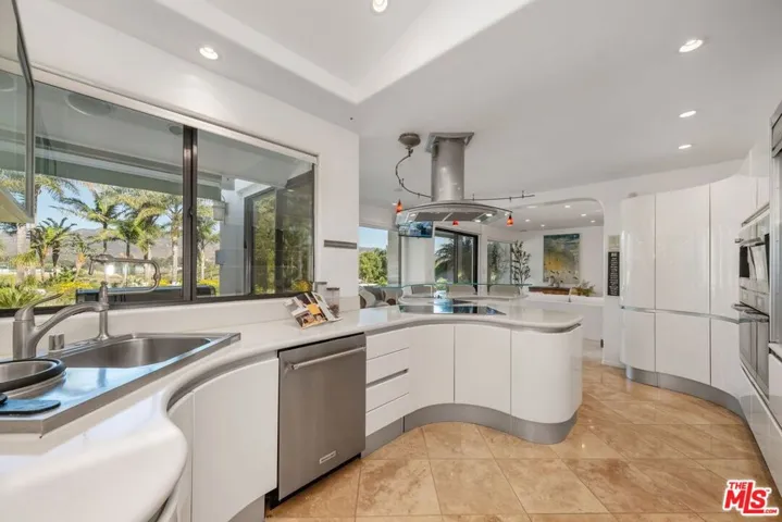 29417 Bluewater Road, Malibu, California 90265