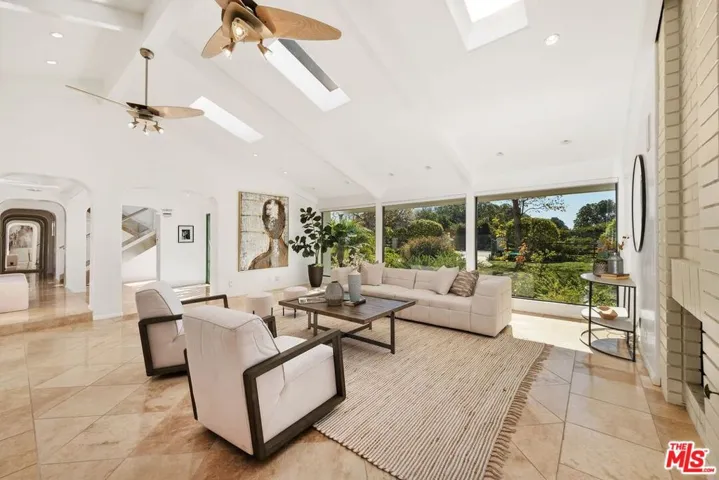 29417 Bluewater Road, Malibu, California 90265