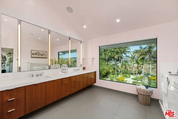 29417 Bluewater Road, Malibu, California 90265
