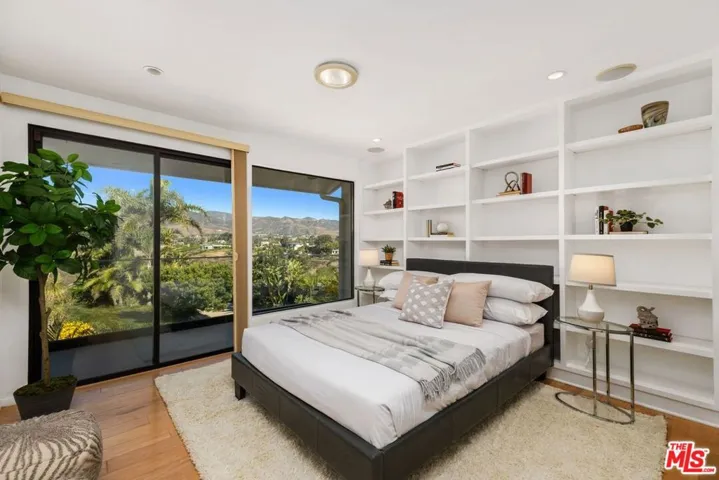29417 Bluewater Road, Malibu, California 90265