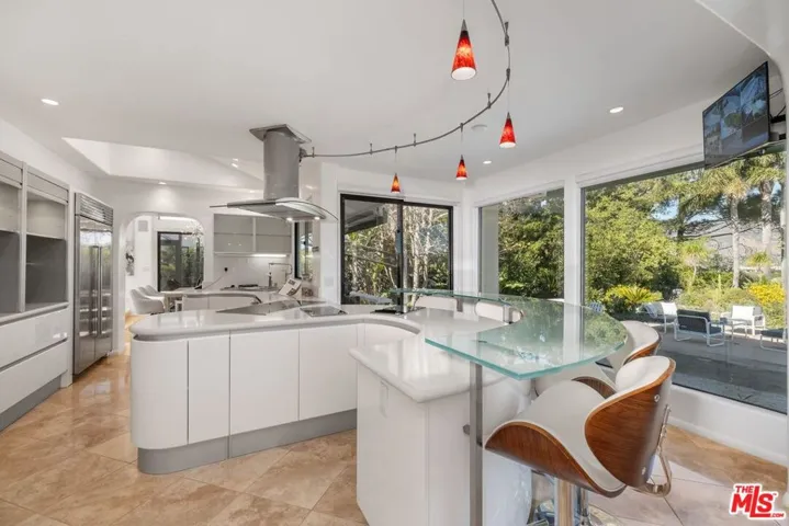 29417 Bluewater Road, Malibu, California 90265