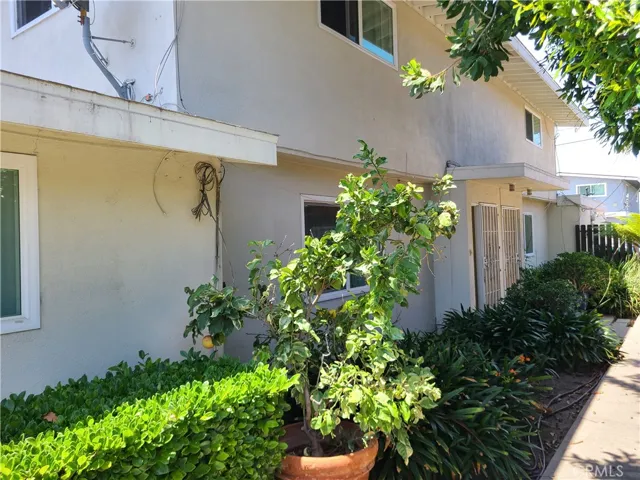 1548 N Elm Avenue, Costa Mesa, California 92626
