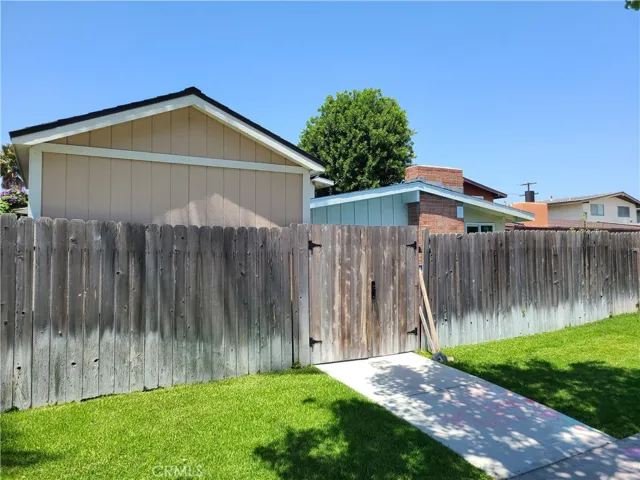 1548 N Elm Avenue, Costa Mesa, California 92626