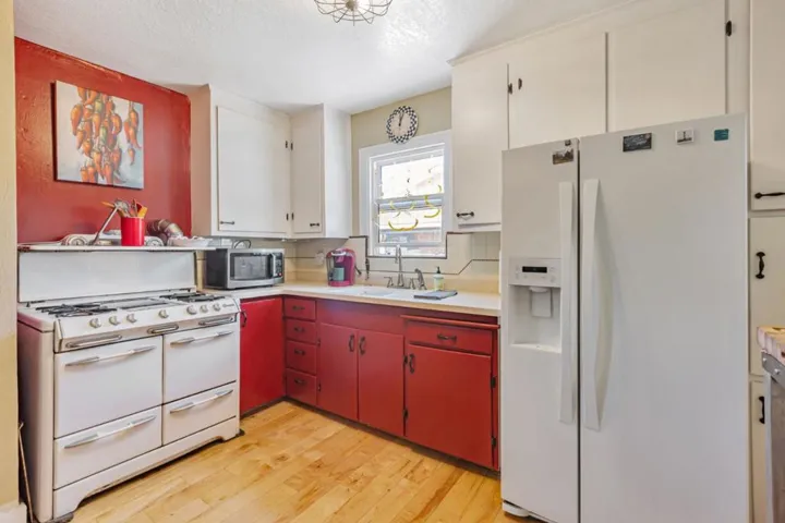 484 E Evelyn Avenue, Sunnyvale, California 94086