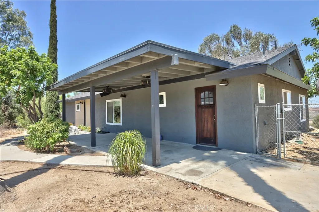 15455 Shelton Drive, Perris, California 92570 home-pic-1